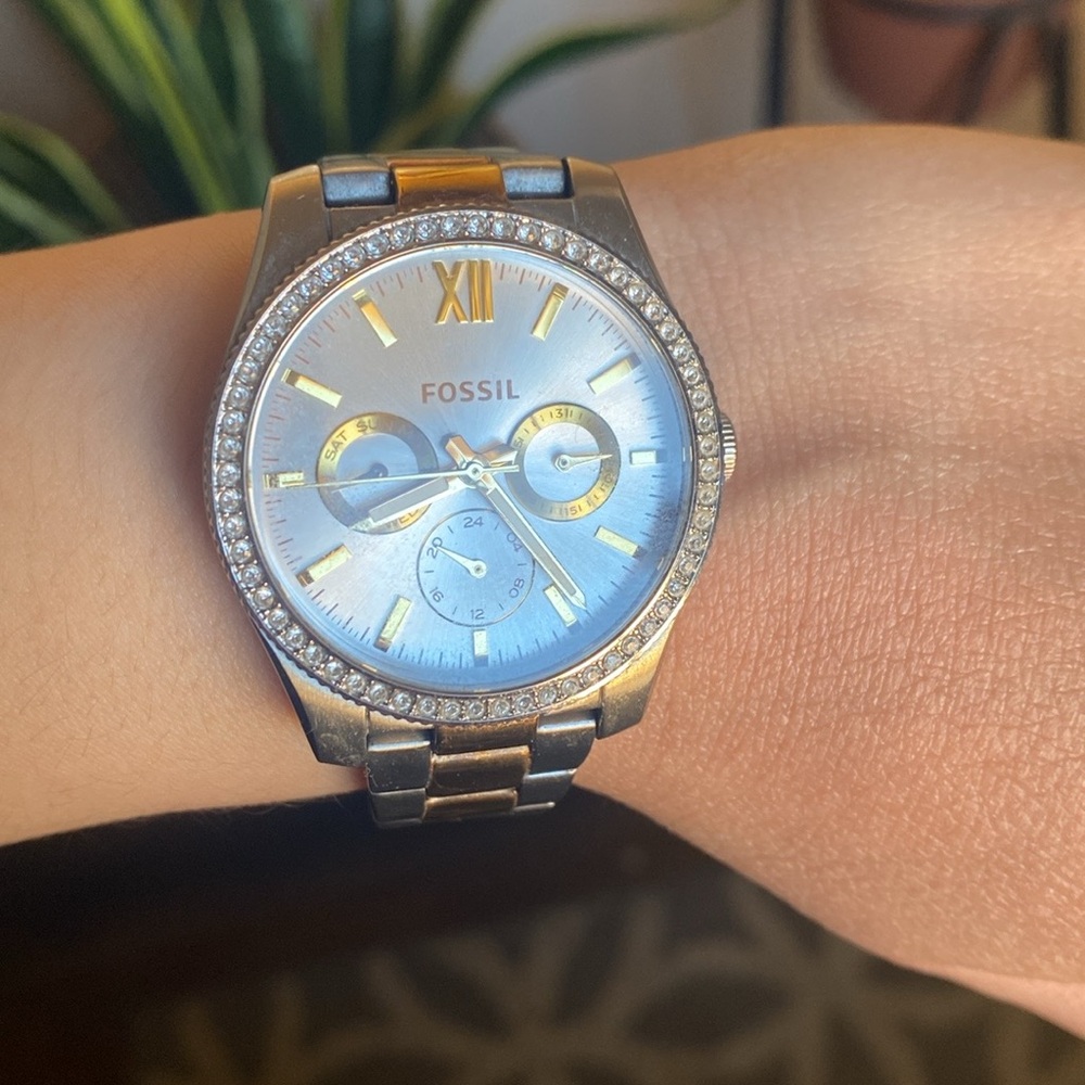 Women’s two tone gold/silver Fossil watch.